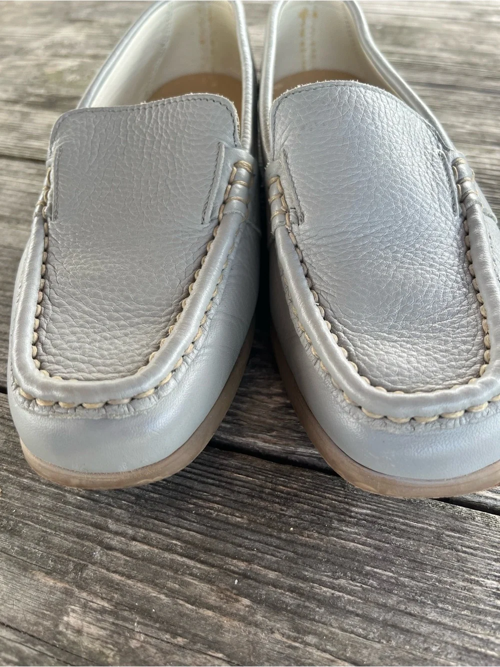 Timberlands women’s grey leather loafers/ slide on , good cond sz 6
